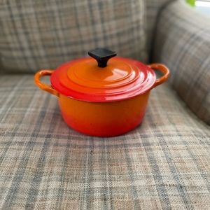 Vintage le creuset small Dutch oven pot casserole 1.5 quart flame orange